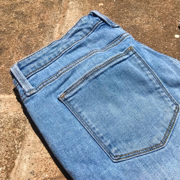 Universal Thread Stretchy Skinny Jeans - 12/31 - Picture 2 of 5